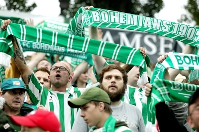 Fanoušci slaví: oblíbený trenér zůstává