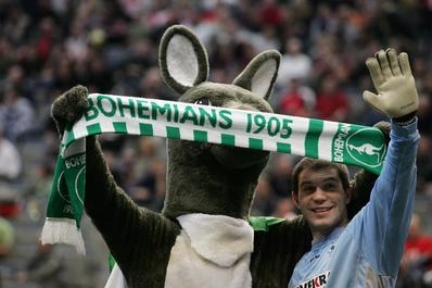 Sbohem, druhá ligo, na shledanou, „ďolíčku“. Do nejvyšší fotbalové soutěže se vedle Bohemians 1905 tlačí po letech i další pražské kluby. 