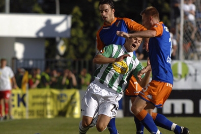Martin Kotyza (uprostřed) se v zápase Bohemians 1905 s Ostravou střelecky neprosadil, do duelu v Liberci zřejmě kvůli zranění nezasáhne.  
