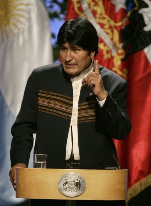 Spokojený Evo Morales na tiskové konferenci.