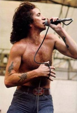 B&yacute;val&yacute; frontman AC/DC Bon Scott.
