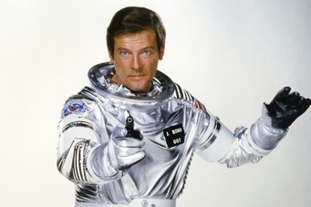 Roger Moore v roli Bonda. Roger Moore v roli Bonda.