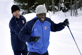 Útočník Sparty Bony Wilfried s trenérem Martinem Haškem.