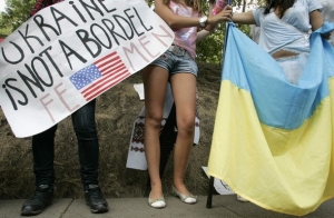 Ukrajinky protestuj&iacute; proti sexu&aacute;ln&iacute; turistice.