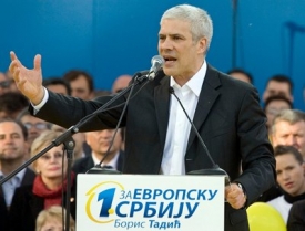Prezident Boris Tadič zachraňuje situaci, jak se d&aacute;.