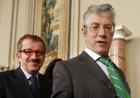 Italský ministr vnitra Maroni (vlevo) a jeho partajní šéf Bossi.