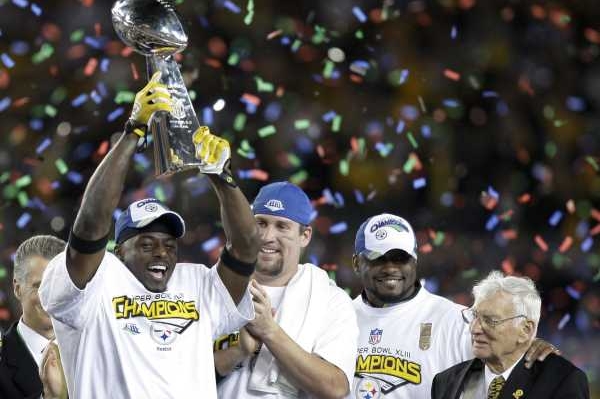 Hráči Pittsburghu Steelers slaví triumf v Super Bowlu. Hráči Pittsburghu Steelers slaví triumf v Super Bowlu.