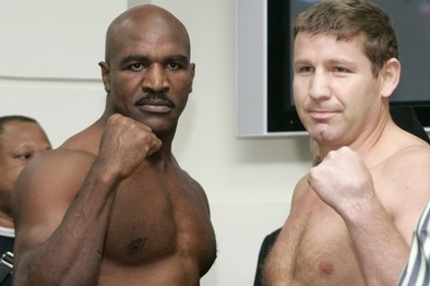 Evander Holyfield (vlevo) a Sultan Ibragimov Evander Holyfield (vlevo) a Sultan Ibragimov