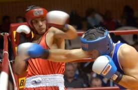 Boxer Štěpán Horváth (vlevo)