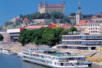 Bratislava chce evropský technologický institut. Budapešť též. 