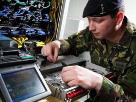 K získání důvěných informací britské armády netřeba svádět boj.