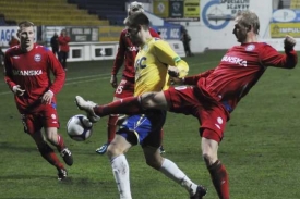 Fotbalisty Brna (v červeném) čeká v neděli derby se Zlínem.