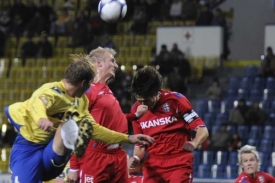 Fotbalisty Brna (v červeném) čeká v neděli moravské derby se Zlínem.