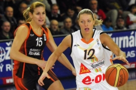 Zuzana Žirkov&aacute; z Gambrinusu Brno (vpravo).