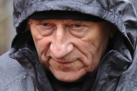 Tren&eacute;r Karel Br&uuml;ckner během tr&eacute;ninku česk&eacute; fotbalov&eacute; reprezentace