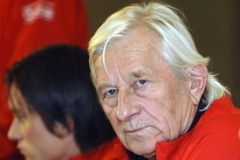 Tren&eacute;r Karel Br&uuml;ckner