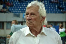Karel Br&uuml;ckner zůst&aacute;v&aacute; koučem Rakousk&eacute; fotbalov&eacute; reprezentace.