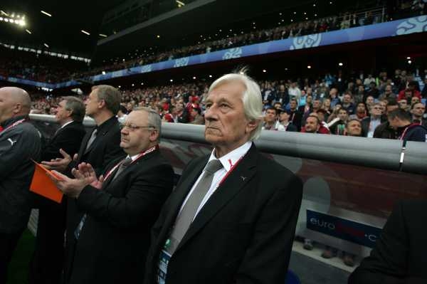 Trenér Karel Brückner skončil po Euru 2008 u reprezentace.