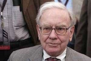 Miliard&aacute;ř Warren Buffett během p&aacute;du akci&iacute; přikupoval pod&iacute;ly