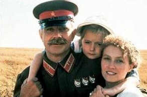 Záběr z oscarového snímku Unaveni sluncem.