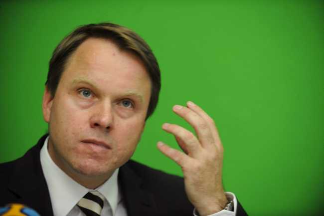 Martin Bursík si připsal malé vítězství: sjezd zelených v září bude. Martin Bursík si připsal malé vítězství: sjezd zelených v září bude.