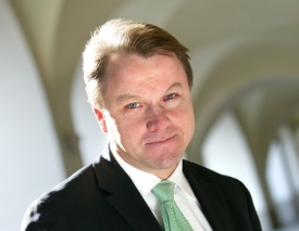 Co mám dělat? Martin Bursík ustoupil rebelům.
