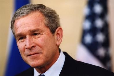 Americký prezident má úsměv na tváři, dostal peníze na válku v Iráku