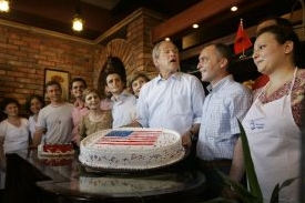 George Bush v Albánii