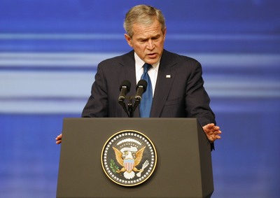 Prezident Bush při projevu.