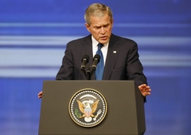 Prezident Bush při projevu.