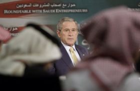 George Bush přijel do Saudské Arábie hledat spojence.