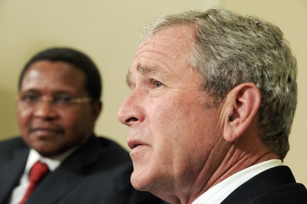 Bush nepřijede v pondělí na sjezd Republikánské strany. Bush nepřijede v pondělí na sjezd Republikánské strany.