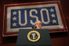 Prezident Bush přijetí záchranného plánu uvítal.