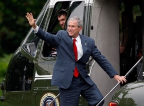 Dobrou n&aacute;ladou sr&scaron;el před odletem do Texasu i prezident George Bush.