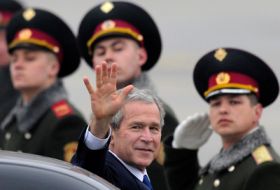 Bush přijel do Bukurešti obhajovat svou 