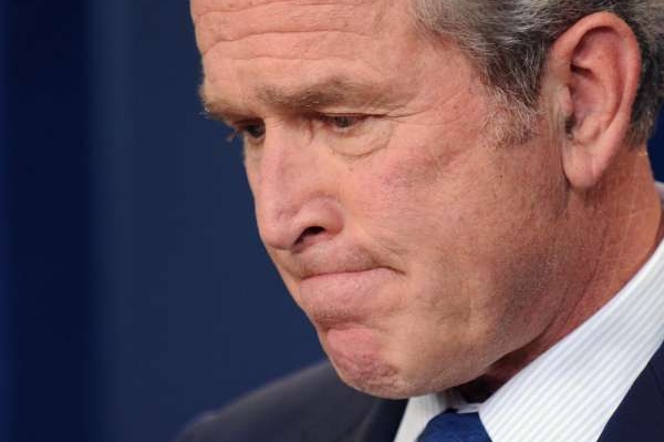 Bush a nepříjemné otázky na poslední tiskovce v Bílém domě. 