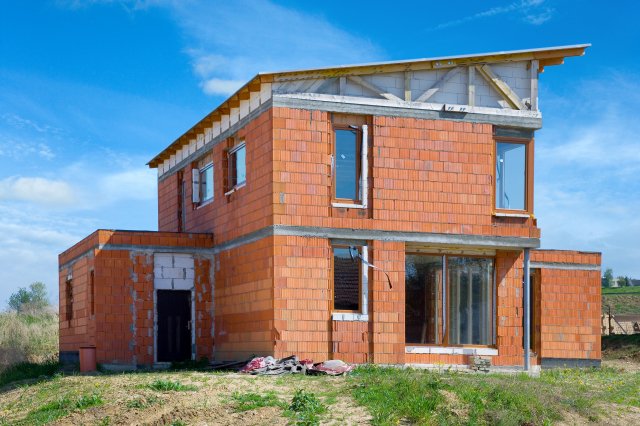Rychleji se podle odborníků bude stavět příští rok jen v Praze a Brně. Rychleji se podle odborníků bude stavět příští rok jen v Praze a Brně.