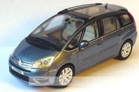 Citroen C4 Picasso měl zajímavou „předpremiéru“, když po internetu kolovaly fotografie malého kovového modelu, který byl na prodej v internetové auci E-bay.