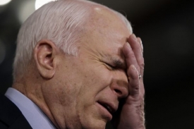 John McCain m&aacute; s Českou republikou probl&eacute;my.
