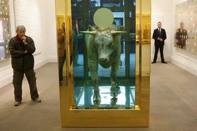 Zlaté tele Damiena Hirsta.