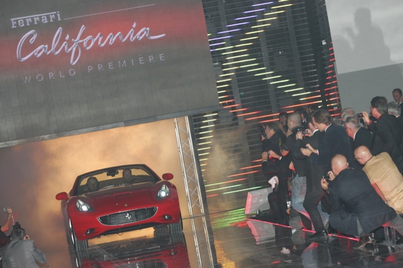 První Ferrari California se vydražilo za 520 tisíc dolarů.