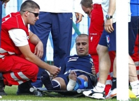 Fabio Cannavaro v péči lékařů.