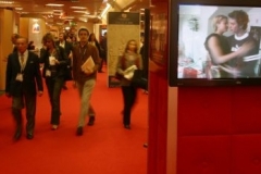 Veletrh televizních programů a zábavy v Cannes.