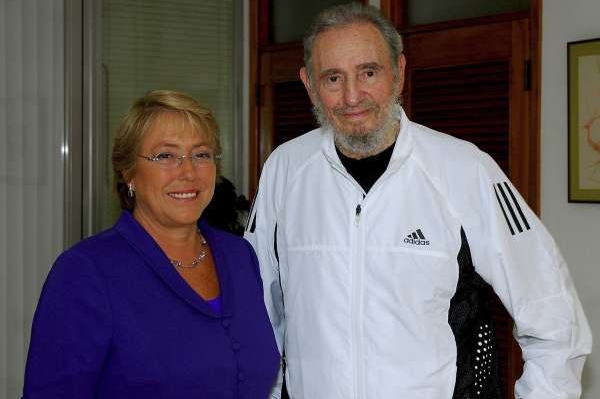 Castro v teplákové soupravě jisté světové kapitalistické firmy.