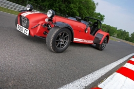 Caterham Superlight R300 má jen 177 koní, ale také pouhých 515 kg.