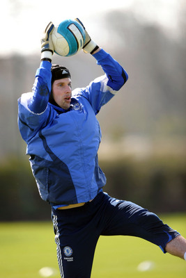 Petr Čech po zranění znovu trénuje.