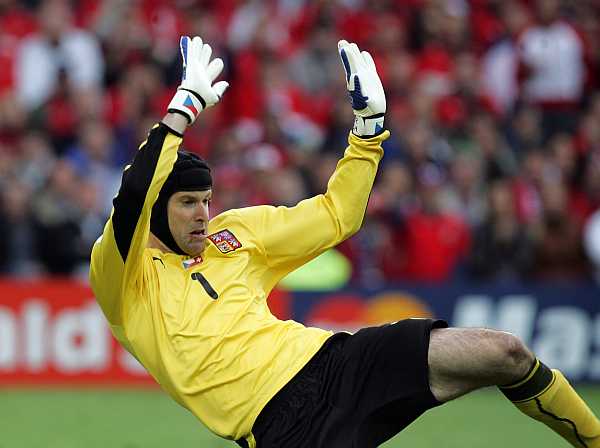 Gólman Petr Čech v utkání proti Švýcarsku. Gólman Petr Čech v utkání proti Švýcarsku.