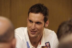 Brankář Petr Čech na tiskové konferenci před zápasem s Anglií.