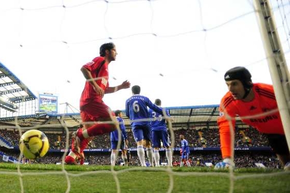Gólman Chelsea Petr Čech už v Anglii nedrží rekord v neprůstřelnosti.