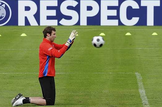 Petr Čech na tréninku před duelem s Portugalskem.